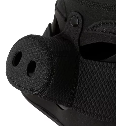 Pork Helmet – stílusos fekete fejvédő