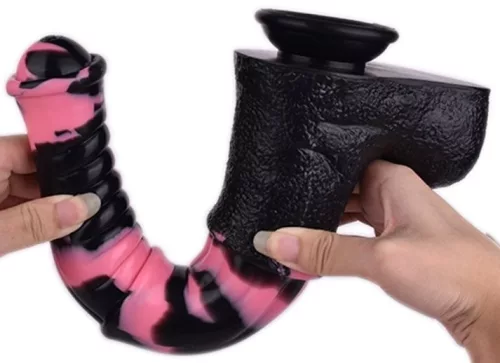 Tinulf M – prémium dildó, fekete-rózsaszín, 19 cm