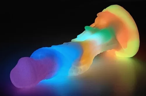 Phosphorescent ALIENY – fénylő dildó 18 x 4,8 cm