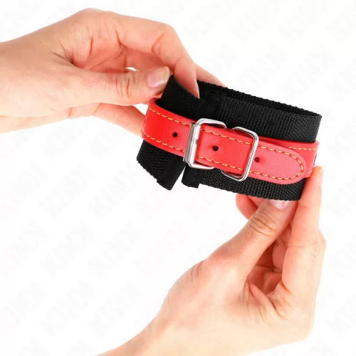 KINK – állítható vörös műbőr csuklóbilincsek 19-24 cm-ig